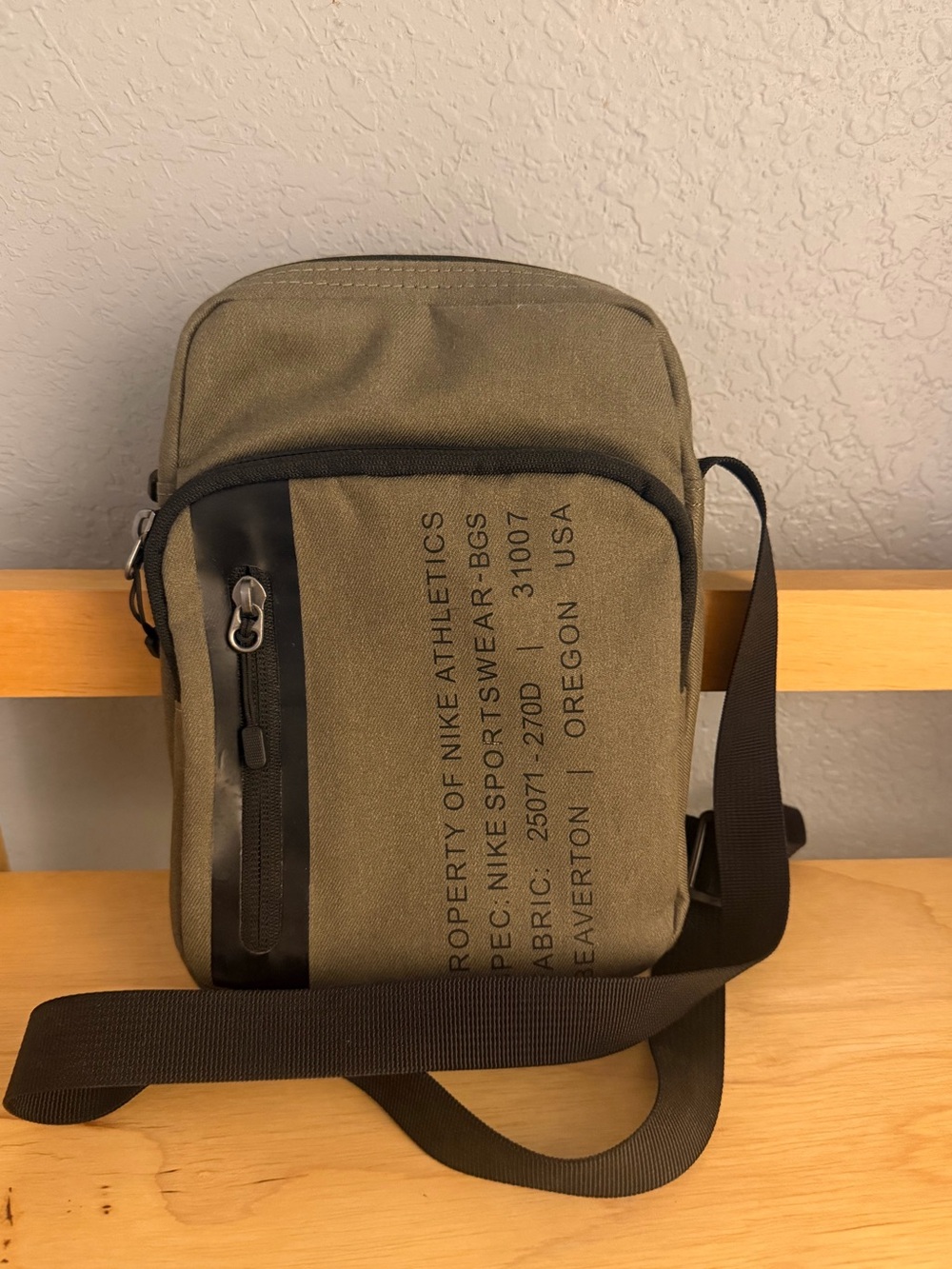 Nike Olive Green and Black Small Messenger Crossbody Bag